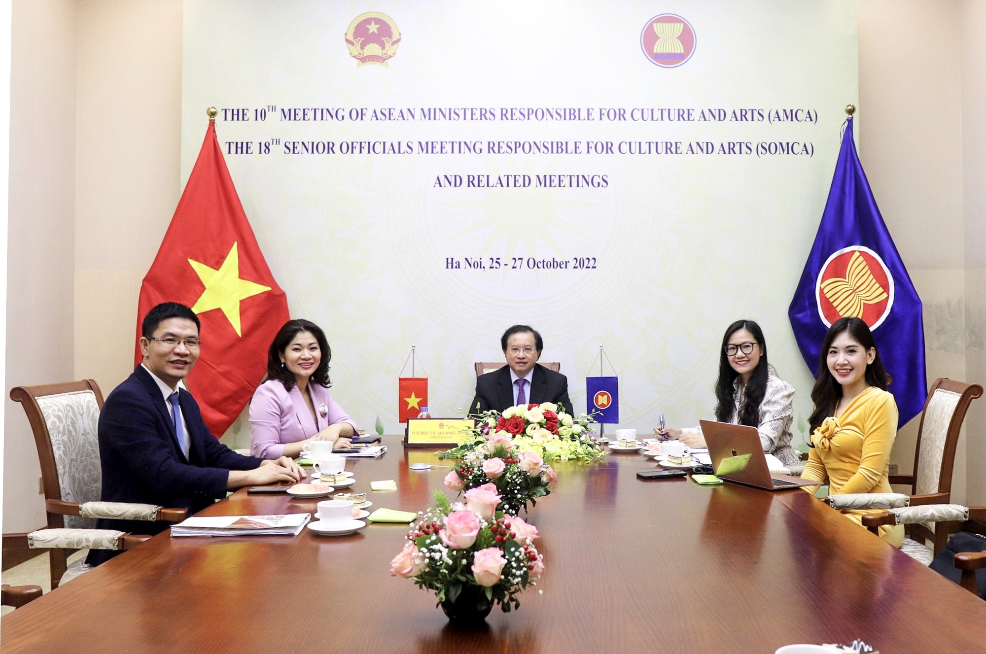 Trí tuệ cảm xúc giúp con người làm việc hiệu quả hơn AI
